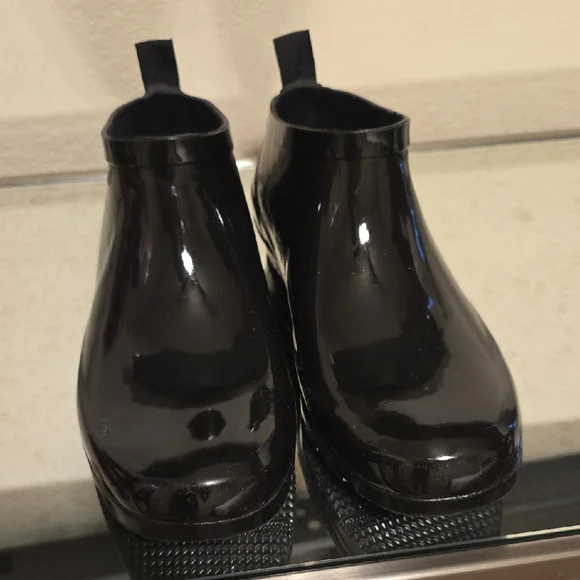 Nomad Glossy Black Ankle Rain Boots - Picture 1 of 4
